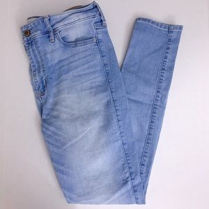 Light Wash Skinny High Rise Jeans!